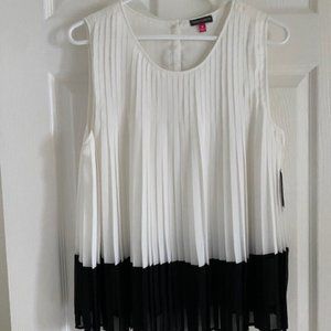 NWT Vince Camuto Colorblock white/black Blouse  Size Medium